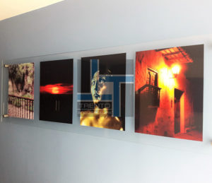 espejo y cuadro decorativo en vidrio con marco en aluminio